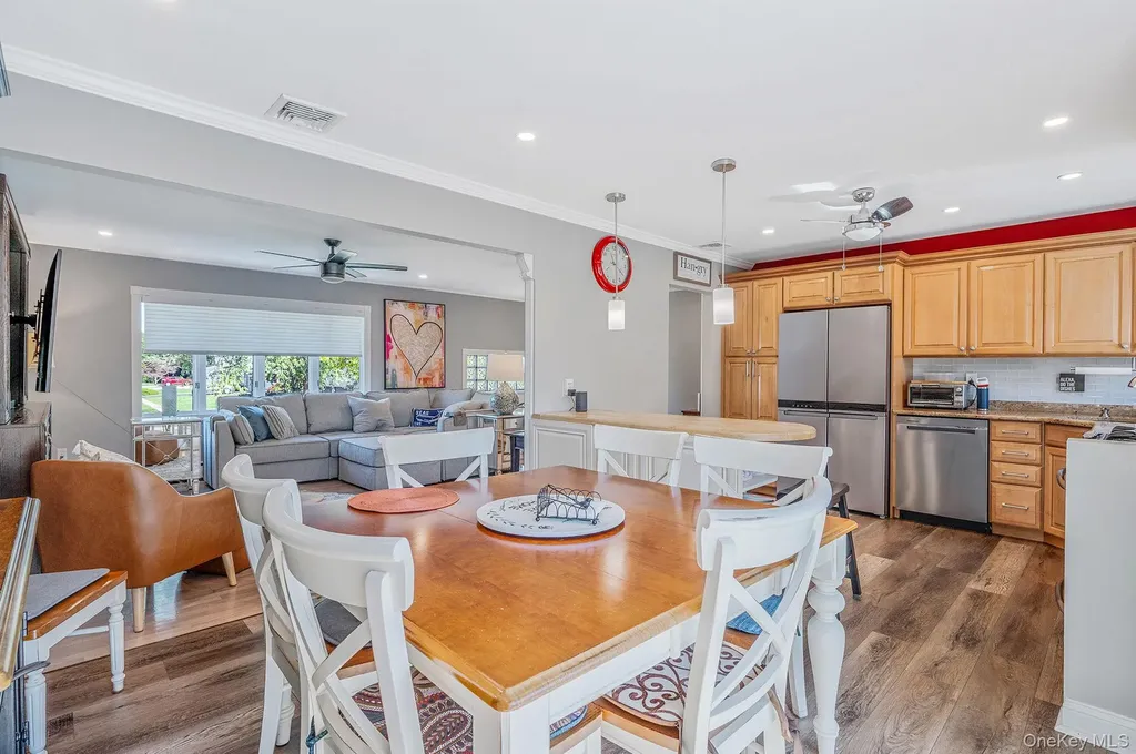 16 Dexter Lane Kings Park NY 11754