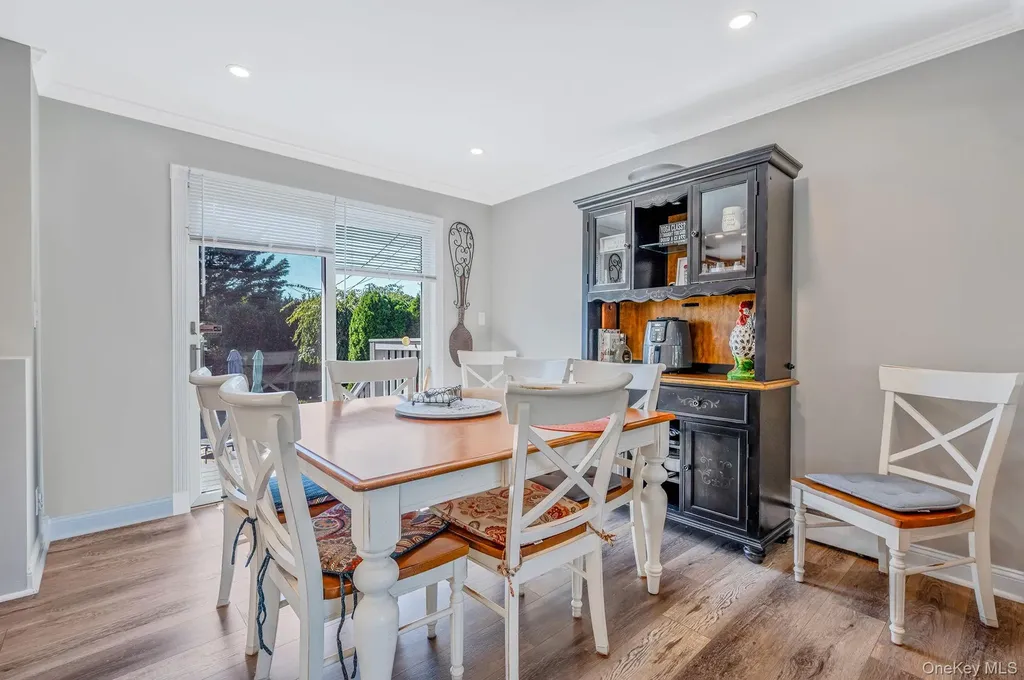 16 Dexter Lane Kings Park NY 11754