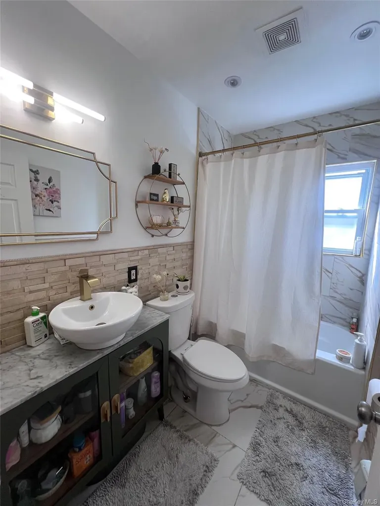 44 Frank Street Valley Stream NY 11580