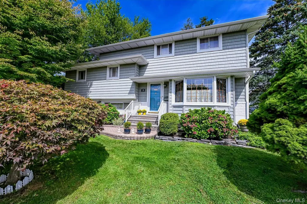 28 Halcourt Drive Plainview NY 11803