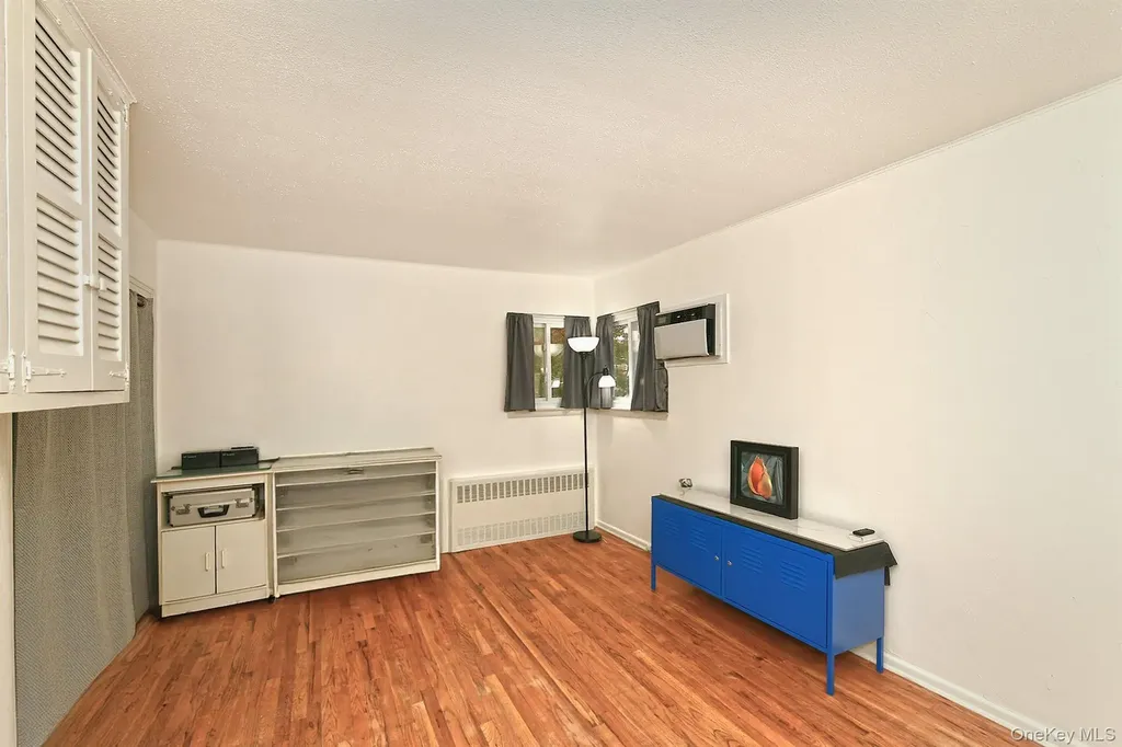 28 Halcourt Drive Plainview NY 11803