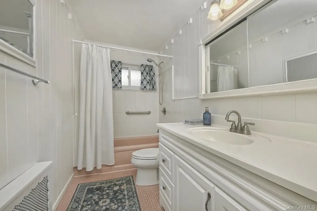 28 Halcourt Drive Plainview NY 11803