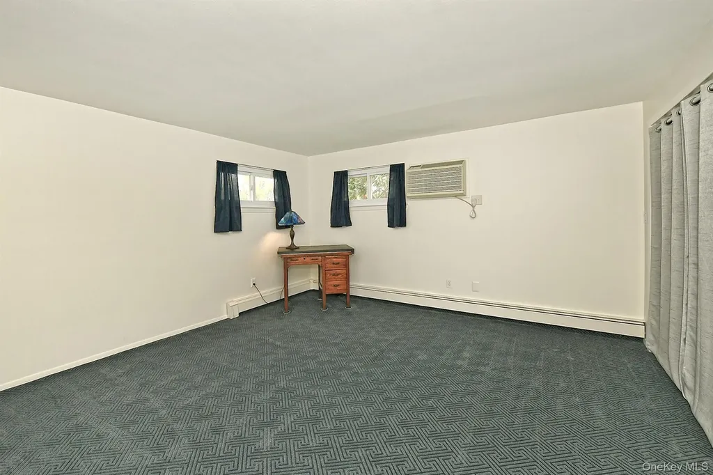 28 Halcourt Drive Plainview NY 11803