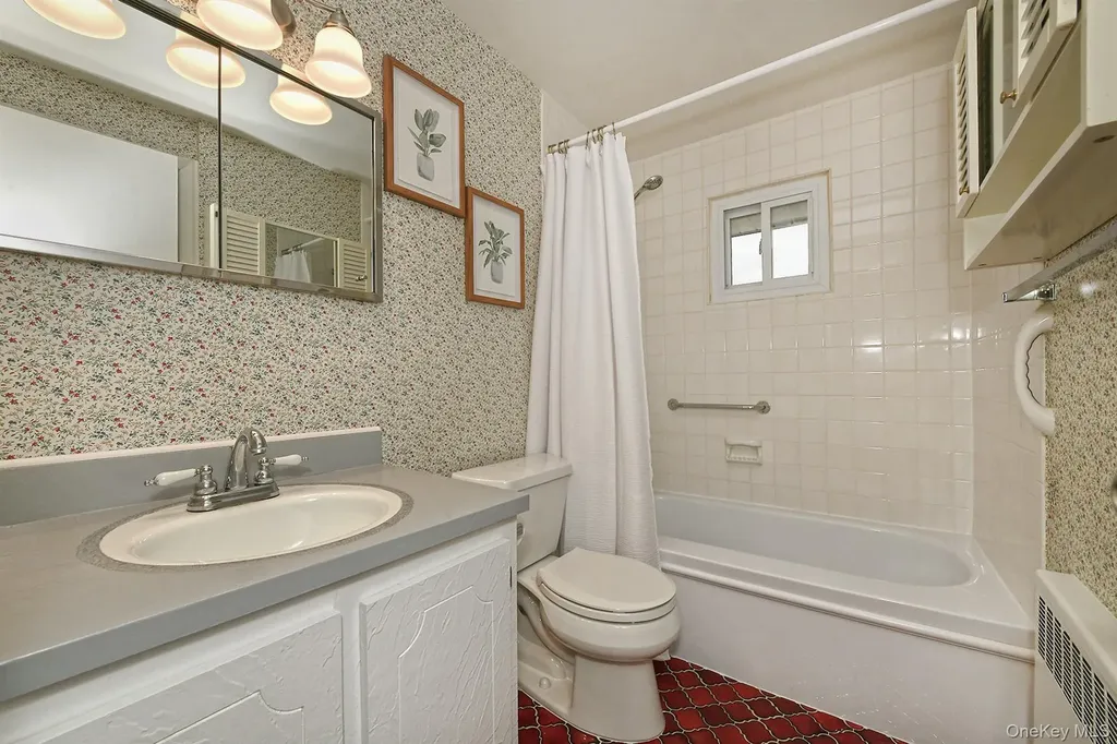 28 Halcourt Drive Plainview NY 11803