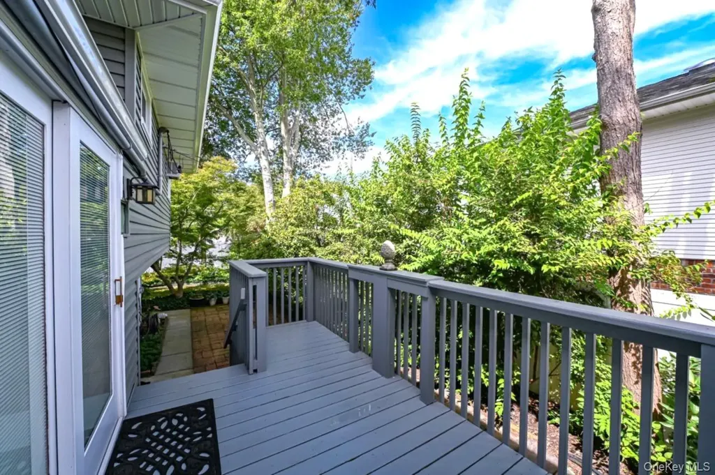 28 Halcourt Drive Plainview NY 11803