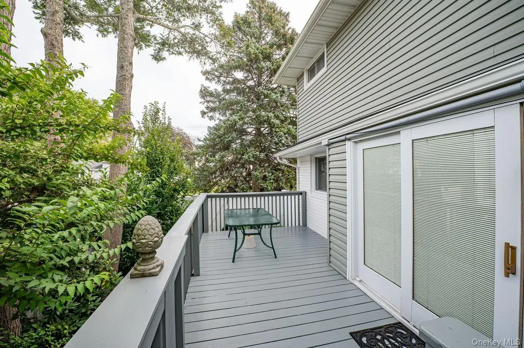 28 Halcourt Drive Plainview NY 11803