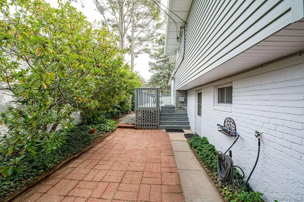 28 Halcourt Drive Plainview NY 11803