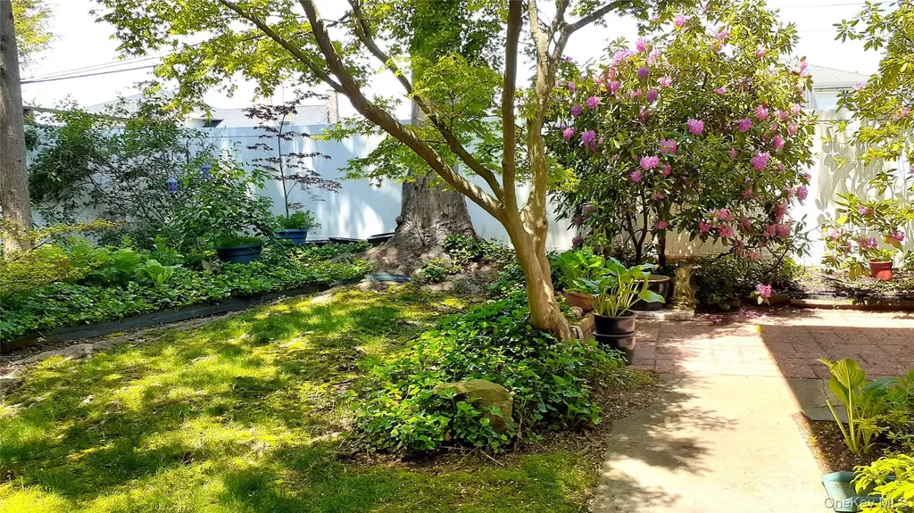 28 Halcourt Drive Plainview NY 11803