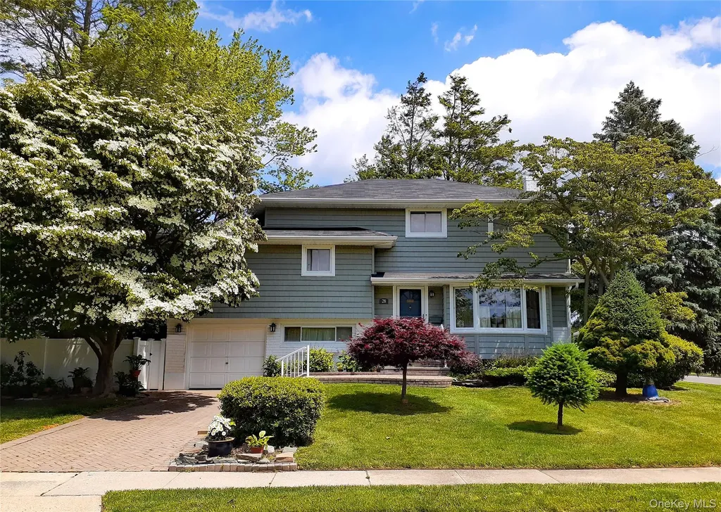28 Halcourt Drive Plainview NY 11803