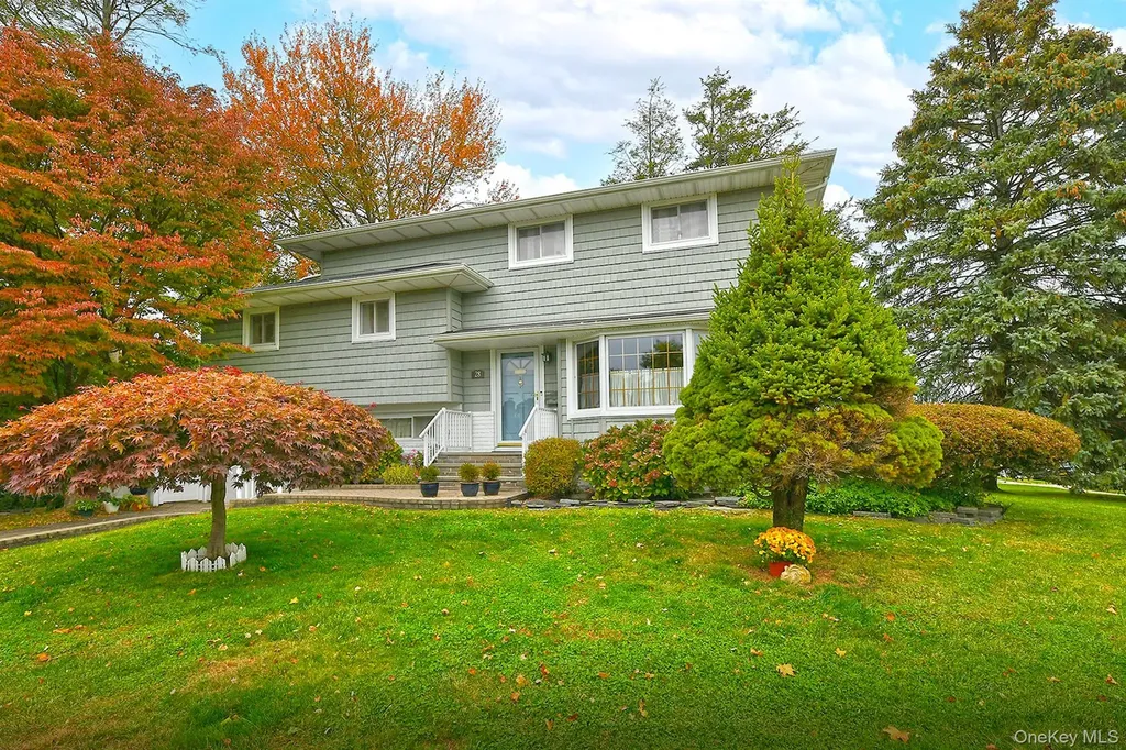 28 Halcourt Drive Plainview NY 11803