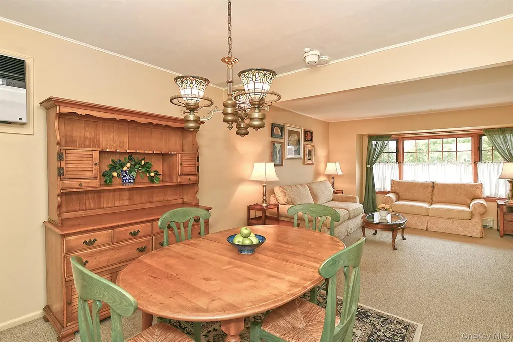 28 Halcourt Drive Plainview NY 11803