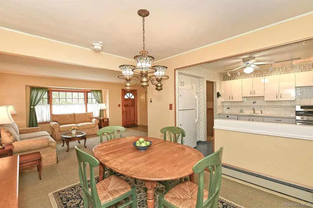 28 Halcourt Drive Plainview NY 11803