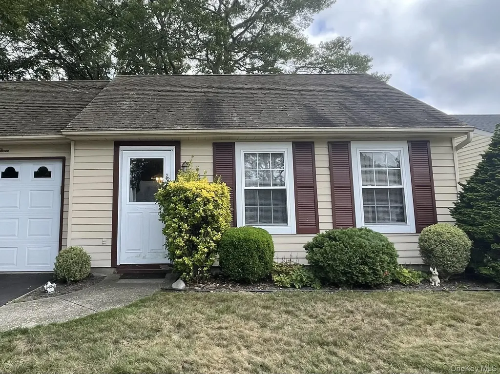 323 Brownfield Drive Ridge NY 11961