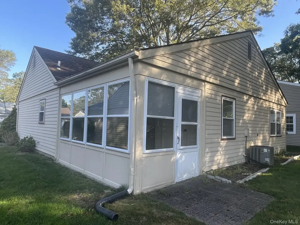 323 Brownfield Drive Ridge NY 11961