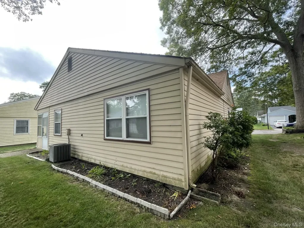 323 Brownfield Drive Ridge NY 11961