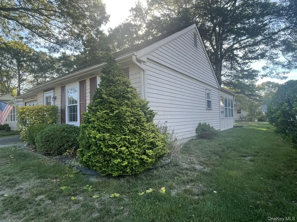 323 Brownfield Drive Ridge NY 11961