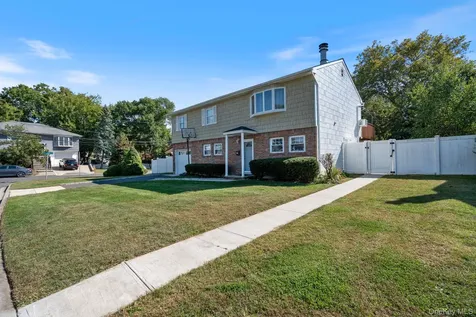 1040 Donna Court Baldwin NY 11510