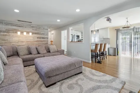 1040 Donna Court Baldwin NY 11510