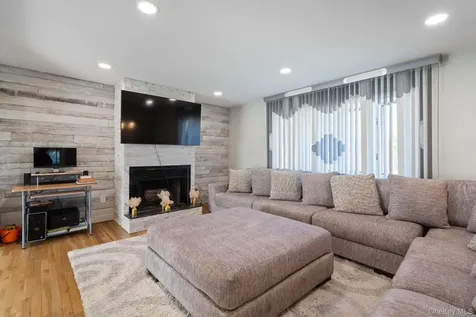 1040 Donna Court Baldwin NY 11510