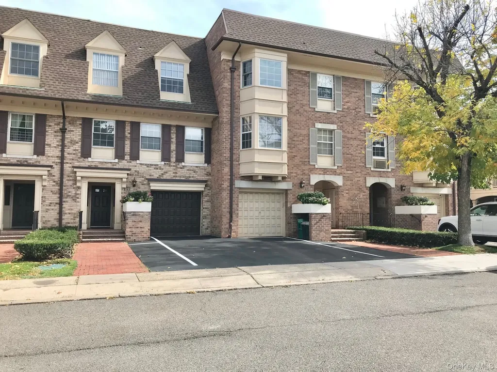 12-31 Robin Lane Bayside NY 11360