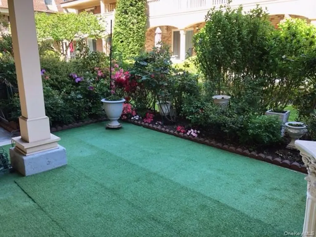 12-31 Robin Lane Bayside NY 11360