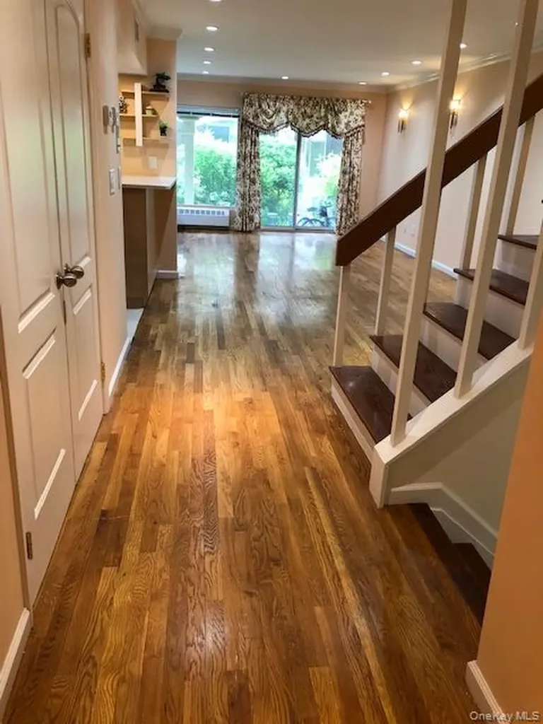 12-31 Robin Lane Bayside NY 11360