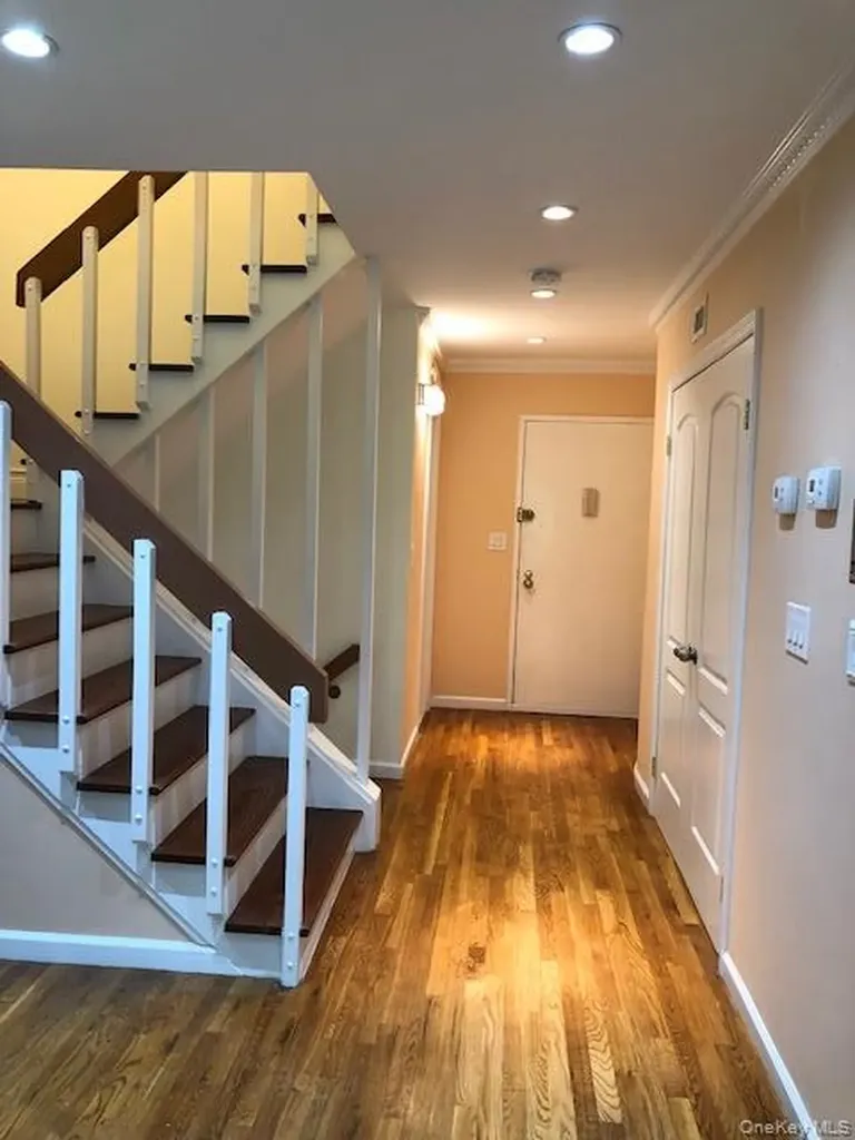12-31 Robin Lane Bayside NY 11360