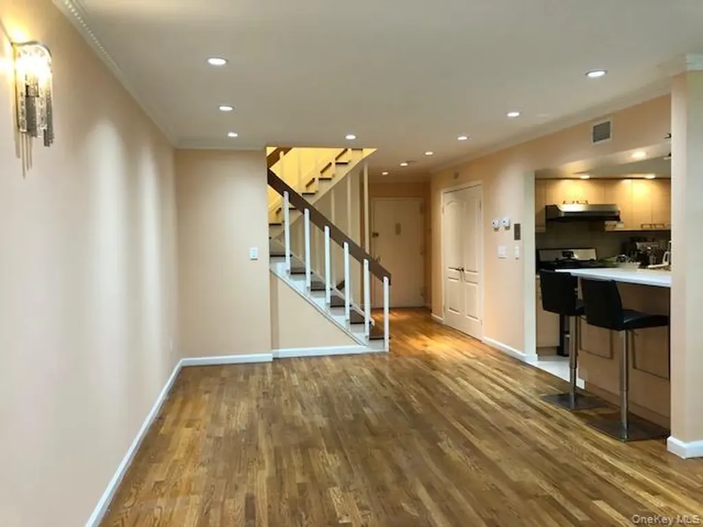 12-31 Robin Lane Bayside NY 11360
