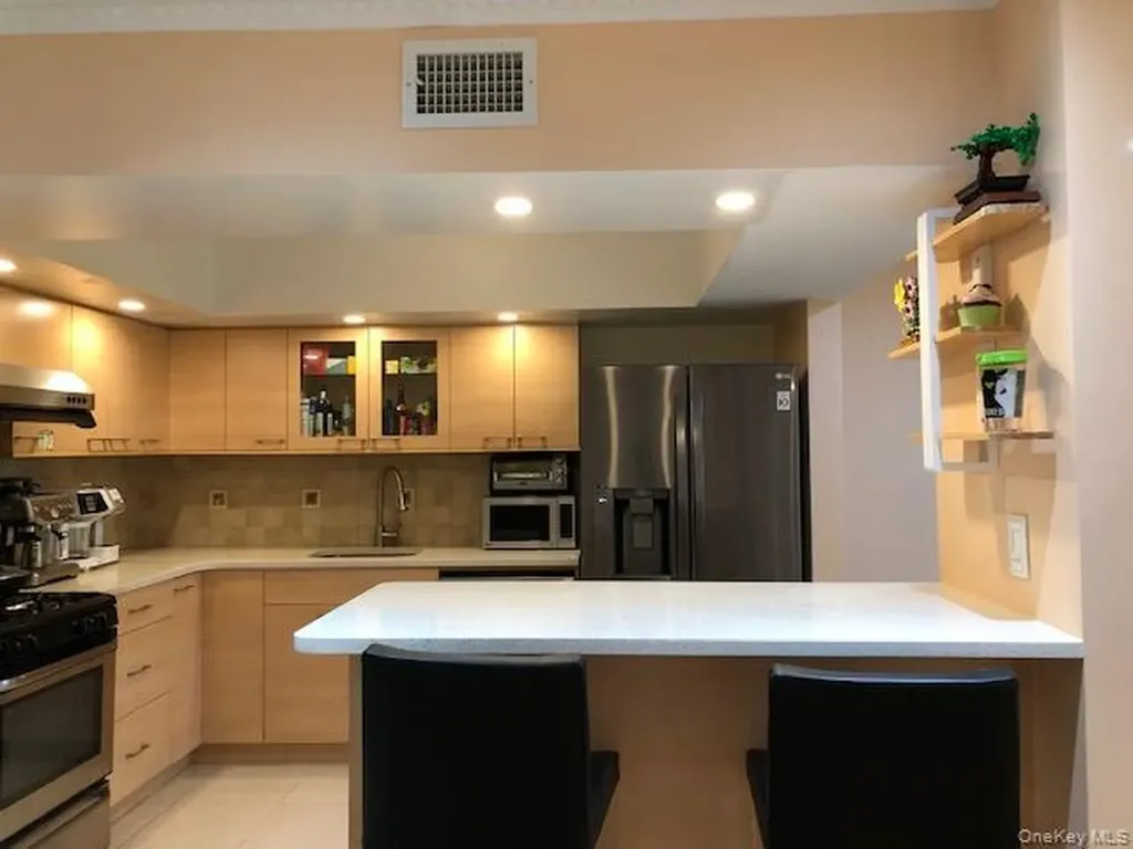 12-31 Robin Lane Bayside NY 11360