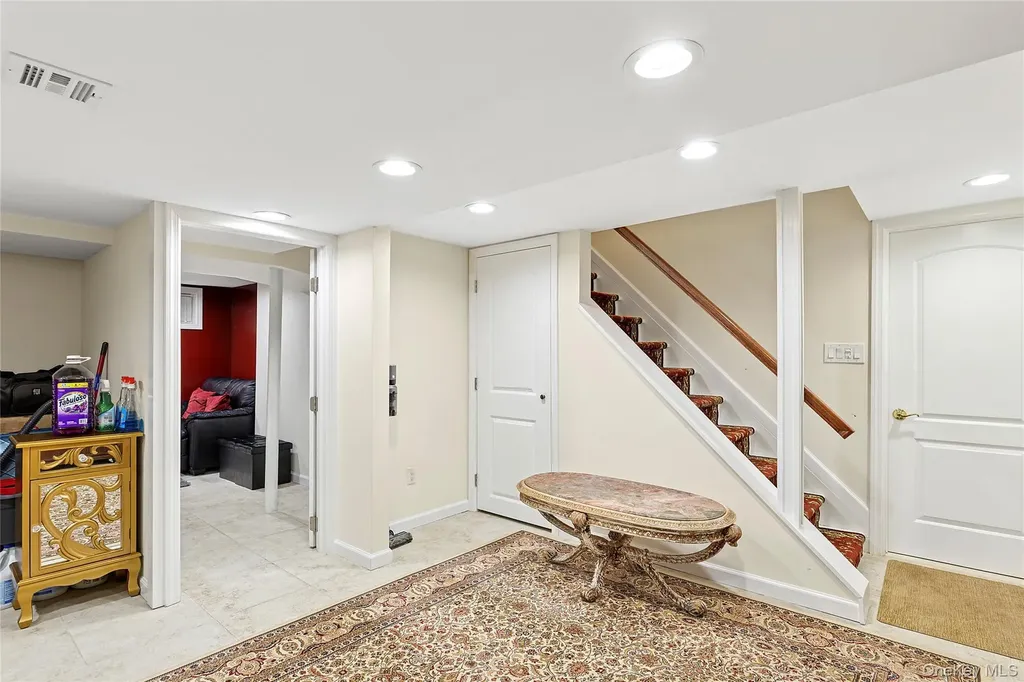 14 Hollyberry Road Plainview NY 11803