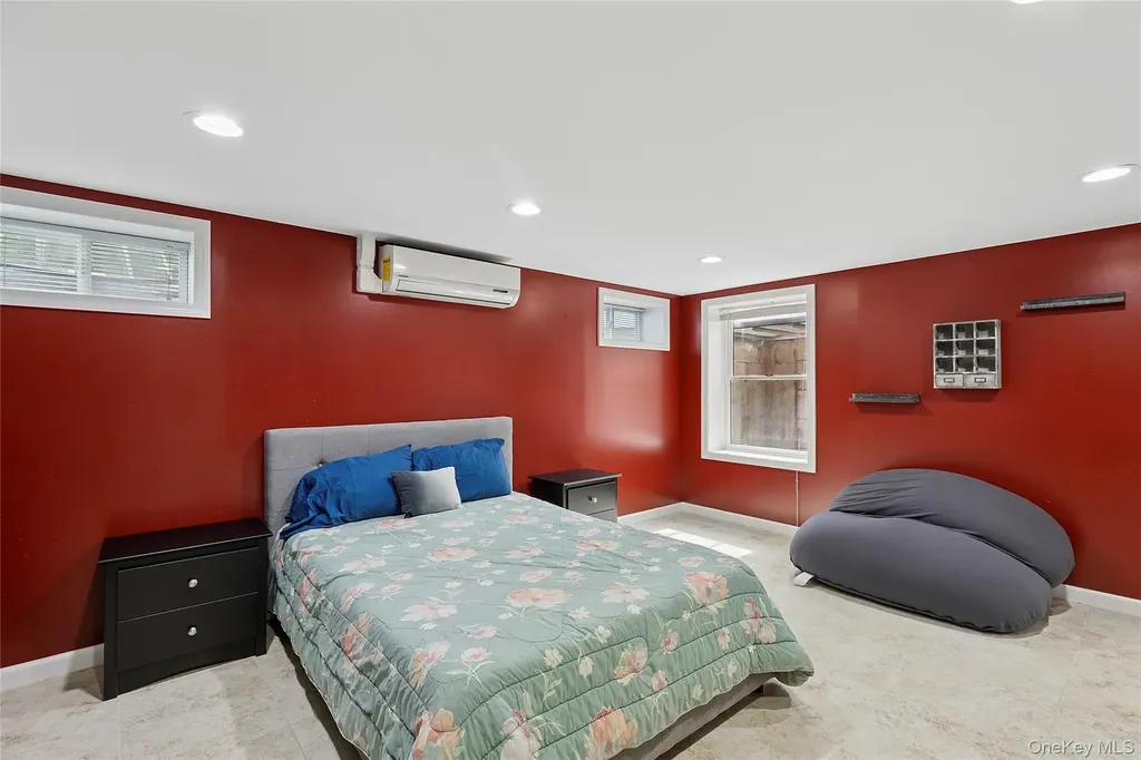 14 Hollyberry Road Plainview NY 11803