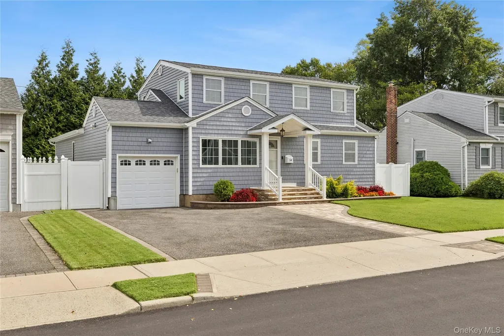 14 Hollyberry Road Plainview NY 11803