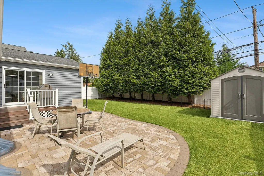 14 Hollyberry Road Plainview NY 11803