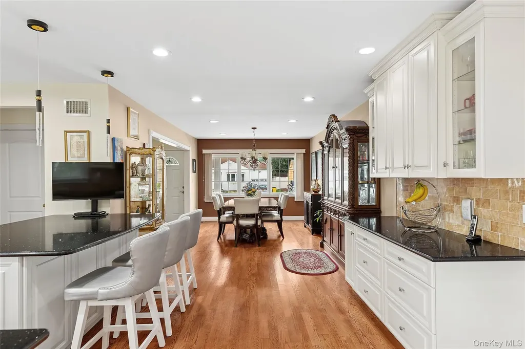 14 Hollyberry Road Plainview NY 11803