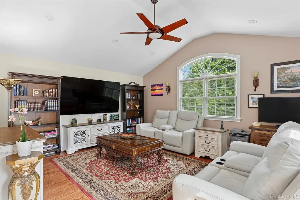 14 Hollyberry Road Plainview NY 11803