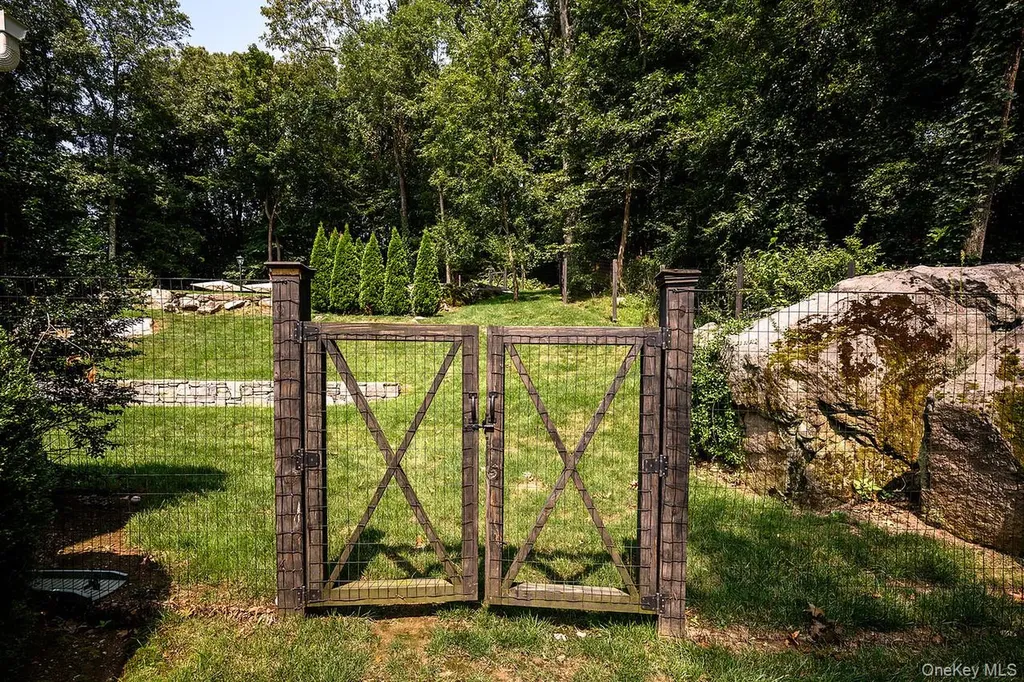 36 Pond Hill Road Chappaqua NY 10514