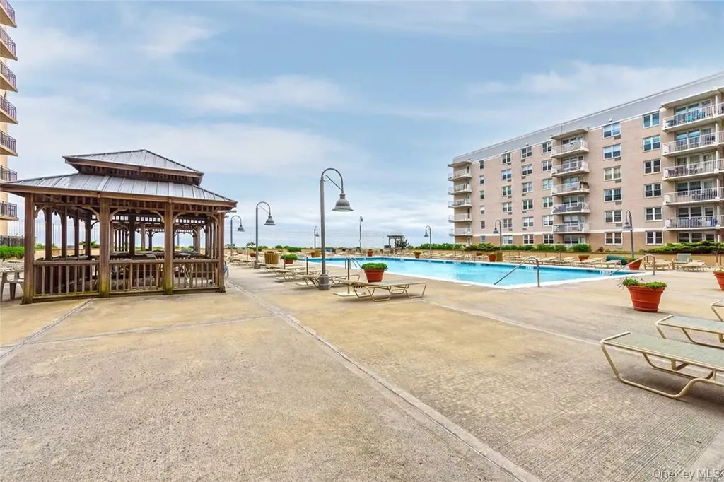25 Neptune Boulevard Long Beach NY 11561