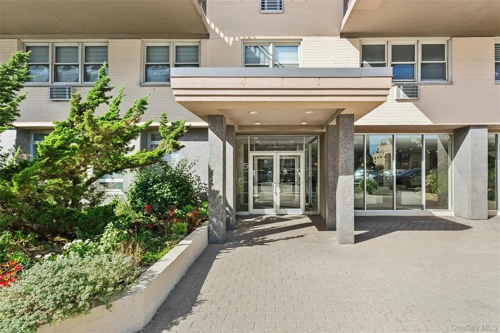 25 Neptune Boulevard Long Beach NY 11561