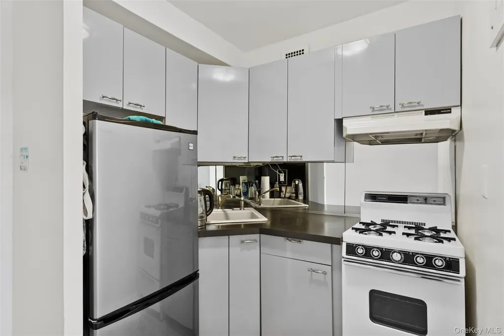 25 Neptune Boulevard Long Beach NY 11561