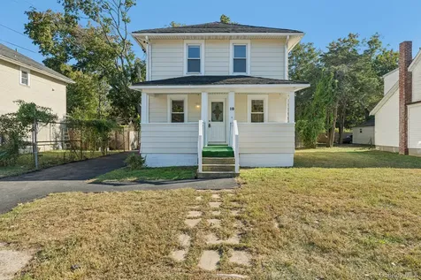 18 Lockwood Road Bay Shore NY 11706