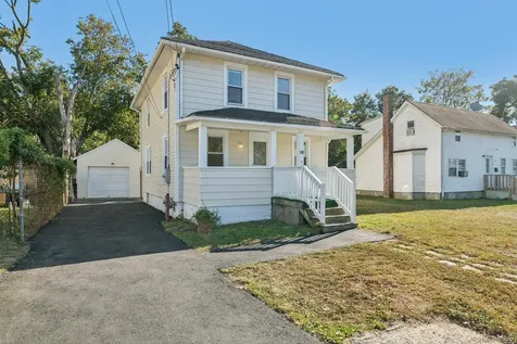 18 Lockwood Road Bay Shore NY 11706