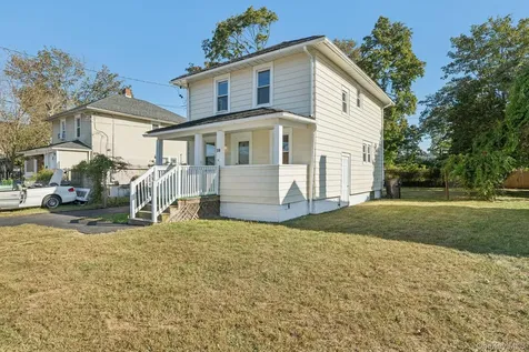 18 Lockwood Road Bay Shore NY 11706