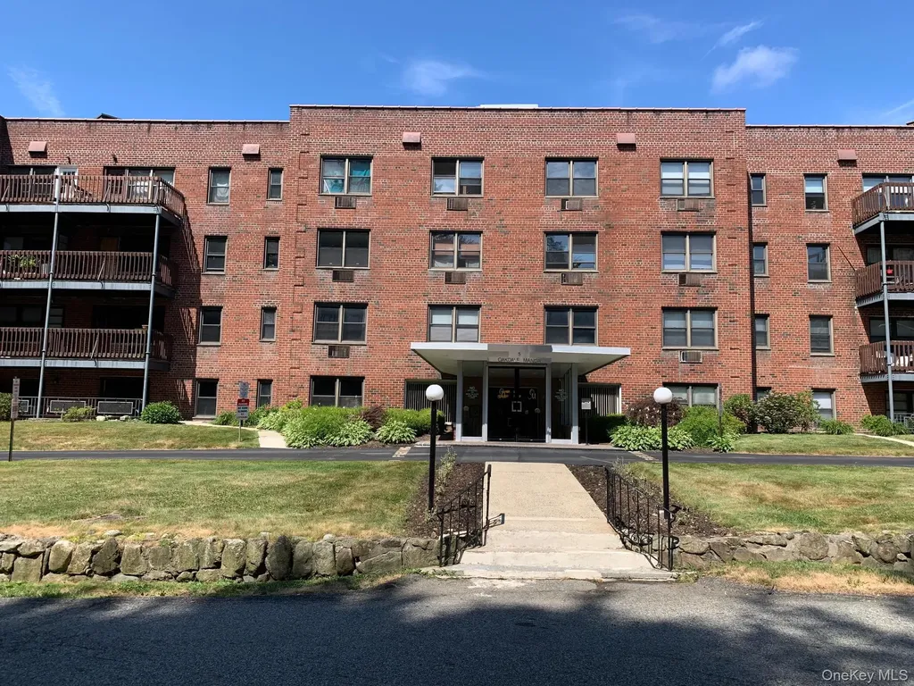 5 Oakdale Manor Suffern NY 10901