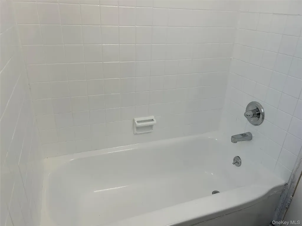 5 Oakdale Manor Suffern NY 10901