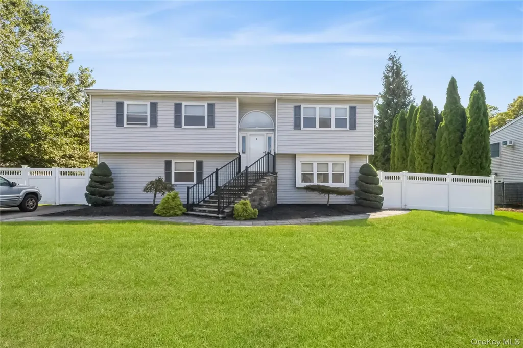 4 Monarch Avenue Selden NY 11784
