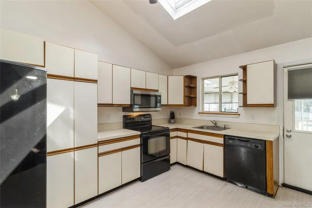 4 Monarch Avenue Selden NY 11784