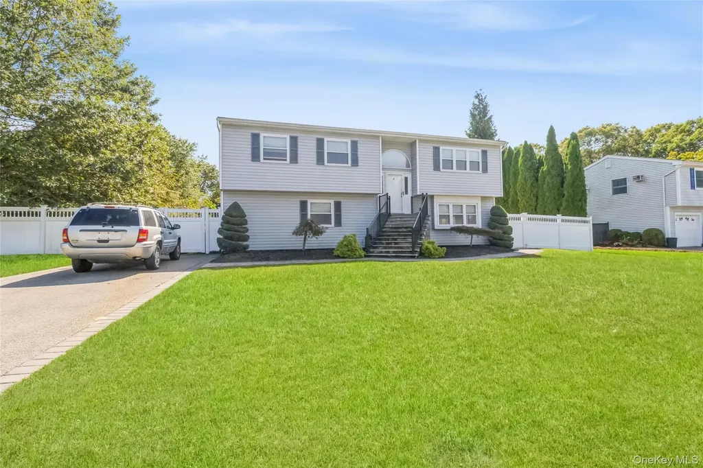 4 Monarch Avenue Selden NY 11784
