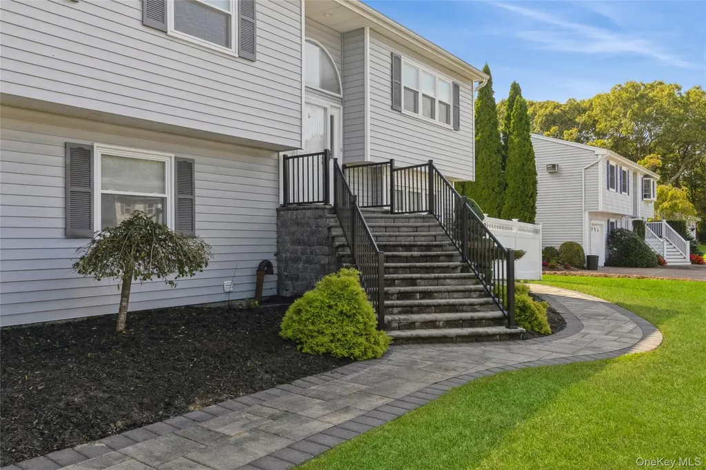 4 Monarch Avenue Selden NY 11784