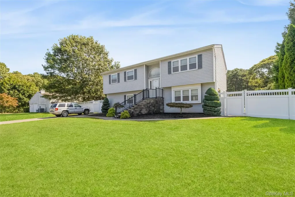 4 Monarch Avenue Selden NY 11784