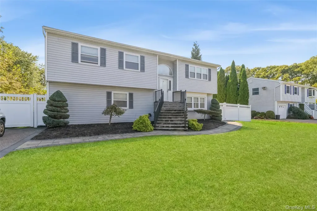 4 Monarch Avenue Selden NY 11784